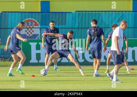 Joueurs de football pendant l'entraînement de l'équipe nationale croate de football, à Rovinj, Croatie, sur 26 juin 2021. La Croatie jouera l'Espagne dans l'EURO 2020 Round de 16 lundi, 28 juin à Copenhague, Danemark photo: Srecko Niketic/PIXSEL Banque D'Images