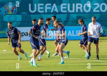 Joueurs de football pendant l'entraînement de l'équipe nationale croate de football, à Rovinj, Croatie, sur 26 juin 2021. La Croatie jouera l'Espagne dans l'EURO 2020 Round de 16 lundi, 28 juin à Copenhague, Danemark photo: Srecko Niketic/PIXSEL Banque D'Images