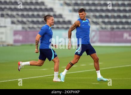 Photo du dossier datée du 20-11-2022 de Ben White, en Angleterre (à droite). Ben White est sorti de la coupe du monde pour des raisons personnelles et ne devrait pas retourner au camp d'Angleterre. Le défenseur de 25 ans a été inclus dans l'équipe de 26 hommes de Gareth Southgate pour le Qatar après un début impressionnant de la saison avec Arsenal. Date de parution: Photo date: Mercredi 30 novembre 2022. Banque D'Images