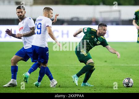 Zoran Tosic de Tobol et Marko Livaja et Jan Mlakar de Hajduk Split pendant le deuxième match de qualification de la Ligue de la Conférence de l'UEFA entre Hajduk Split et Tobol au stade Poljud sur 22 juillet 2021 à Split, en Croatie. Photo: Milan SABIC/PIXSELL Banque D'Images