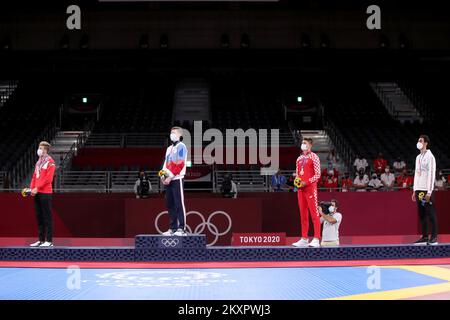 (G-D) médaillée d'argent Saleh El-Sharavaty de Jordanie, médaillée d'or Maksim Khramtcov de ROC, Et les médaillés de bronze Toni Kanaet de Croatie et Seif Eissa d'Egypte, posent sur le podium lors de la cérémonie de remise des médailles du Taekwondo hommes -80kg le troisième jour des Jeux Olympiques de Tokyo 2020 au Makuhari Messe Hall de 26 juillet 2021 à Chiba, au Japon. Photo: Igor Kralj/PIXSELL Banque D'Images