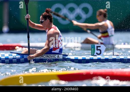 Anamaria Govorcinovic de Team Croatia participe à la compétition du quart-finale 4 féminin de kayak unique 500m le douze jour des Jeux Olympiques de Tokyo 2020 sur la voie navigable de la forêt marine sur 04 août 2021, à Tokyo, au Japon. Photo: Igor Kralj/PIXSELL Banque D'Images