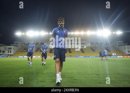 TIRASPOL, MOLDAVIE - AOÛT 17 : joueurs de la GNK Dinamo au stade avant la Ligue des champions de l'UEFA les matchs de la coupe un entre le FC Sheriff et Dinamo Zagreb au stade Sheriff de 17 août 2021 à Tiraspol, Moldavie. Photo: Goran Stanzl/PIXSELL Banque D'Images