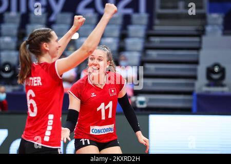 ZADAR, CROATIE - AOÛT 19: Les joueurs de volleyball suisses célèbrent un point lors du match CEV EuroVolley 2021 Pool C entre la Croatie et la Suisse au Kresimir Cosic Hall du Centre sportif de Visnjik sur 19 août 2021 à Zadar, Croatie. Photo: Luka Stanzl/PIXSELL Banque D'Images