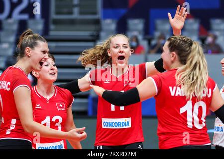 ZADAR, CROATIE - AOÛT 19: Les joueurs de volleyball suisses célèbrent un point lors du match CEV EuroVolley 2021 Pool C entre la Croatie et la Suisse au Kresimir Cosic Hall du Centre sportif de Visnjik sur 19 août 2021 à Zadar, Croatie. Photo: Luka Stanzl/PIXSELL Banque D'Images