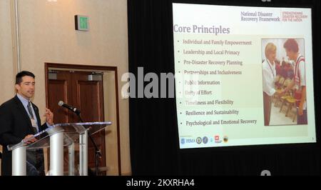 Planification et sécurité d'urgence - San Antonio, Texas, 16 mai 2012 Mark Price, Dep. Le directeur de la Division du rétablissement de la région 6 de la FEMA discute du cadre national de la Déclaration des catastrophes au cours de la deuxième journée du troisième atelier annuel de préparation de la région 6 de la FEMA. .. Photographies relatives aux programmes, aux activités et aux fonctionnaires de gestion des catastrophes et des situations d'urgence Banque D'Images