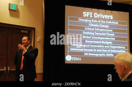 Planification et sécurité d'urgence - San Antonio, Texas, 15 mai 2012 Randy Meshell, région 6 Dep. Le coordonnateur fédéral de la préparation fait une présentation lors du troisième atelier annuel de préparation de la région 6 de la FEMA. .. Photographies relatives aux programmes, aux activités et aux fonctionnaires de gestion des catastrophes et des situations d'urgence Banque D'Images
