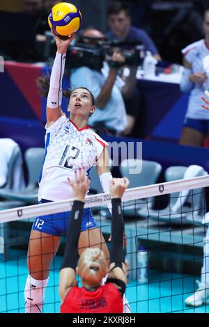 ZADAR, CROATIE - AOÛT 26: Nikola Radosova de Slovaquie pointes pendant le match de la CEV EuroVolley 2021 Pool C entre la Slovaquie et le Bélarus à la salle Kresimir Cosic à Visnjik Sports Center on 26 août 2021 à Zadar, Croatie. Photo: Luka Stanzl/PIXSELL Banque D'Images