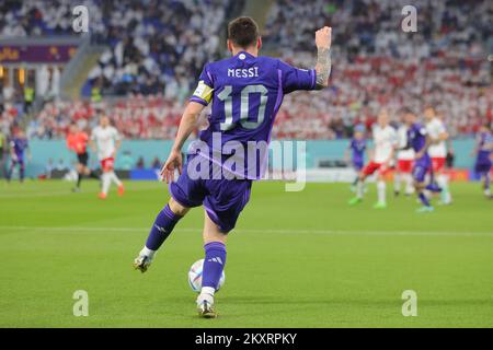 Doha, Qatar. 30th novembre 2022. Lionel Messi de l'Argentine attaque pendant la coupe du monde de la FIFA Qatar 2022 Groupe C match entre la Pologne et l'Argentine au stade 974, Doha, Qatar, le 30 novembre 2022. Photo de Peter Dovgan. Utilisation éditoriale uniquement, licence requise pour une utilisation commerciale. Aucune utilisation dans les Paris, les jeux ou les publications d'un seul club/ligue/joueur. Crédit : UK Sports pics Ltd/Alay Live News Banque D'Images