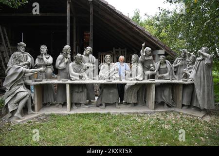 Le constructeur par la profession Petar Kolaric a créé un miracle artistique mondial. Il a fait le dernier souper en béton, avec Jésus et les 12 apôtres un peu plus grand que la taille de la vie (188 à 200 cm), et l'ensemble de l'œuvre d'art pèse environ 4,2 tonnes. Photo à Zdala, Croatie, le 23. Août 2021. Photo:Damir Spehar/PIXSELL Banque D'Images