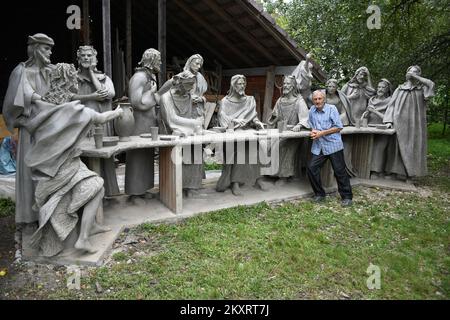 Le constructeur par la profession Petar Kolaric a créé un miracle artistique mondial. Il a fait le dernier souper en béton, avec Jésus et les 12 apôtres un peu plus grand que la taille de la vie (188 à 200 cm), et l'ensemble de l'œuvre d'art pèse environ 4,2 tonnes. Photo à Zdala, Croatie, le 23. Août 2021. Photo:Damir Spehar/PIXSELL Banque D'Images