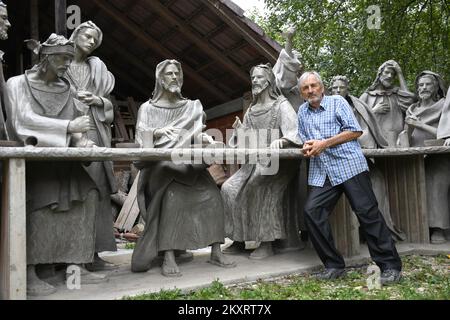 Le constructeur par la profession Petar Kolaric a créé un miracle artistique mondial. Il a fait le dernier souper en béton, avec Jésus et les 12 apôtres un peu plus grand que la taille de la vie (188 à 200 cm), et l'ensemble de l'œuvre d'art pèse environ 4,2 tonnes. Photo à Zdala, Croatie, le 23. Août 2021. Photo:Damir Spehar/PIXSELL Banque D'Images