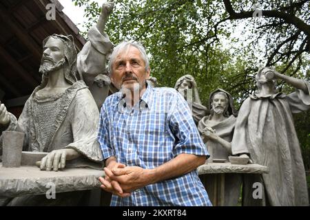 Le constructeur par la profession Petar Kolaric a créé un miracle artistique mondial. Il a fait le dernier souper en béton, avec Jésus et les 12 apôtres un peu plus grand que la taille de la vie (188 à 200 cm), et l'ensemble de l'œuvre d'art pèse environ 4,2 tonnes. Photo à Zdala, Croatie, le 23. Août 2021. Photo:Damir Spehar/PIXSELL Banque D'Images