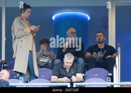 ZAGREB, CROATIE - SEPTEMBRE 16 : sœur et père d'un joueur du Ham occidental Nikola Vlasic, Blanka et Josko Vlasic dans les tribunes précédant le match H de l'UEFA Europa League entre Dinamo Zagreb et le Ham occidental Unis au stade Maksimir de 16 septembre 2021 à Zagreb, en Croatie. Photo: Goran Stanzl/PIXSELL Banque D'Images