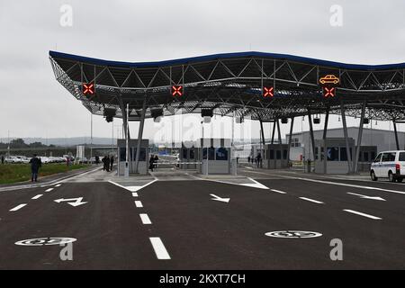 Le pont Svilaj de 660 mètres de long traversant la rivière Sava reliant Svilaj en Croatie à Donji Svilaj en Bosnie-Herzégovine s'est ouvert à la circulation, à Svilaj, en Croatie, sur 20 septembre 2021. Le pont de 29 mètres de large avec six voies se trouve sur la route paneuropéenne du couloir de VC entre Budapest via Osijek et Sarajevo jusqu'au port maritime croate de Ploce. Photo: Ivica Galovic/PIXSELL Banque D'Images