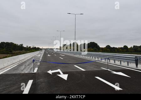 Le pont Svilaj de 660 mètres de long traversant la rivière Sava reliant Svilaj en Croatie à Donji Svilaj en Bosnie-Herzégovine s'est ouvert à la circulation, à Svilaj, en Croatie, sur 20 septembre 2021. Le pont de 29 mètres de large avec six voies se trouve sur la route paneuropéenne du couloir de VC entre Budapest via Osijek et Sarajevo jusqu'au port maritime croate de Ploce. Photo: Ivica Galovic/PIXSELL Banque D'Images