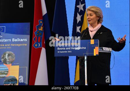 Le président de la Commission européenne, Ursula von der Leyen, prend la parole lors de l'ouverture d'un pont Svilaj de 660 mètres de long traversant le fleuve Sava reliant Svilaj en Croatie à Donji Svilaj en Bosnie-Herzégovine, à Svilaj, en Croatie, sur 20 septembre 2021. Le pont de 29 mètres de large avec six voies se trouve sur la route paneuropéenne du couloir de VC entre Budapest via Osijek et Sarajevo jusqu'au port maritime croate de Ploce. Photo: Ivica Galovic/PIXSELL Banque D'Images