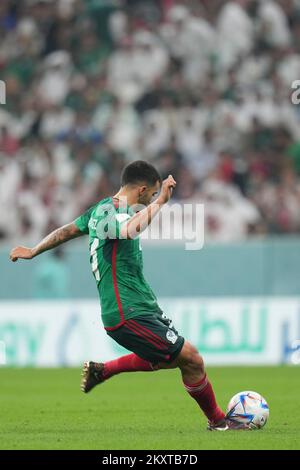 Lusail, Qatar. 30th novembre 2022. Luis Chavez, du Mexique, a participé au match du groupe C entre l'Arabie saoudite et le Mexique lors de la coupe du monde de la FIFA 2022 au stade Lusail, à Lusail, au Qatar, le 30 novembre 2022. Credit: Meng Dingbo/Xinhua/Alay Live News Banque D'Images