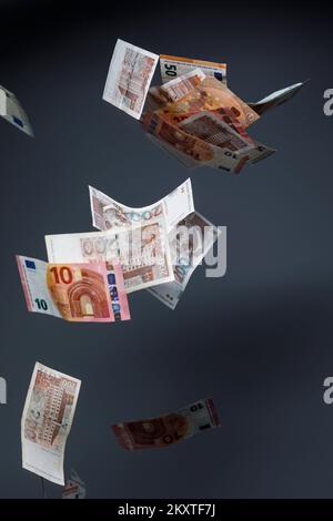 La Croatie compte rejoindre la zone euro à partir du 1st janvier 2023. La Kuna croate a été incluse dans le mécanisme de taux de change (MCE 2) qui est essentiellement la dernière salle d'attente avant l'adoption de l'euro. Le kuna croate est la monnaie officielle de la République de Croatie depuis le 30 mai 1994. Il a remplacé le dinar croate précédent utilisé. Zagreb 11. Octobre 2021 photo:Tomislav Miletic/PIXSELL Banque D'Images