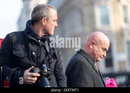 Londres, Royaume-Uni. 30th novembre 2022. Rallye et marche pour le salaire et les conditions par l'UCU et l'UCWU Mick Lynch (à droite) du RMT crédit: Ian Davidson/Alay Live News Banque D'Images