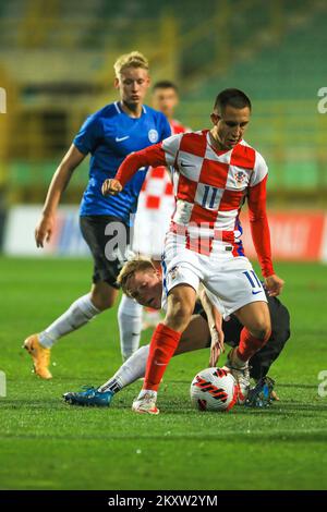 Lukas Kacavenda, de Croatie, en action lors du match de qualification européen des moins de 21 ans de l'UEFA entre la Croatie U21s et l'Estonie U21s sur 11 novembre 2021 au stade Aldo Drosina à Pula, en Croatie. Photo: Srecko Niketic/PIXSELL Banque D'Images