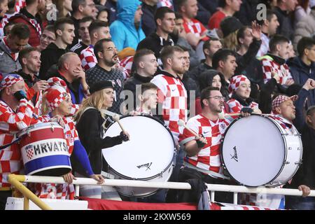 SPLIT, CROATIE - NOVEMBRE 14: Les supporters croates dans les tribunes lors du match de qualification de la coupe du monde de la FIFA 2022 entre la Croatie et la Russie au stade Poljud sur 14 novembre 2021 à Split, Croatie. Photo: Sanjin Strukic/PIXSELL Banque D'Images
