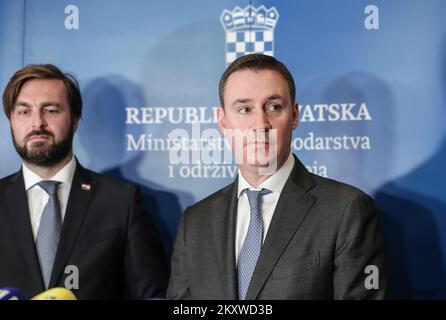 Une conférence de presse a eu lieu à l'hôtel Esplanade après la dixième session de la Commission intergouvernementale croato-russe de coopération économique et scientifique et technique. La session a été co-présidée par le Ministre de l'économie et du développement durable Tomislav Coric et le Ministre russe de l'agriculture Dmitry Patrusev. Photo: Robert Anic/PIXSELL Banque D'Images