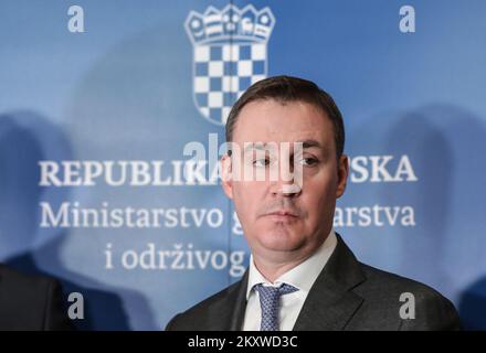 Une conférence de presse a eu lieu à l'hôtel Esplanade après la dixième session de la Commission intergouvernementale croato-russe de coopération économique et scientifique et technique. La session a été co-présidée par le Ministre de l'économie et du développement durable Tomislav Coric et le Ministre russe de l'agriculture Dmitry Patrusev. Photo: Robert Anic/PIXSELL Banque D'Images