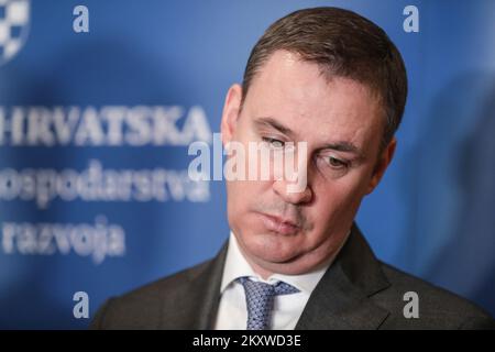 Une conférence de presse a eu lieu à l'hôtel Esplanade après la dixième session de la Commission intergouvernementale croato-russe de coopération économique et scientifique et technique. La session a été co-présidée par le Ministre de l'économie et du développement durable Tomislav Coric et le Ministre russe de l'agriculture Dmitry Patrusev. Photo: Robert Anic/PIXSELL Banque D'Images