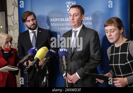 Une conférence de presse a eu lieu à l'hôtel Esplanade après la dixième session de la Commission intergouvernementale croato-russe de coopération économique et scientifique et technique. La session a été co-présidée par le Ministre de l'économie et du développement durable Tomislav Coric et le Ministre russe de l'agriculture Dmitry Patrusev. Photo: Robert Anic/PIXSELL Banque D'Images