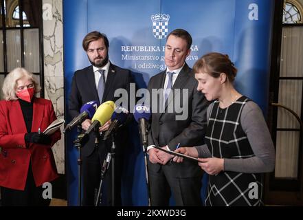 Une conférence de presse a eu lieu à l'hôtel Esplanade après la dixième session de la Commission intergouvernementale croato-russe de coopération économique et scientifique et technique. La session a été co-présidée par le Ministre de l'économie et du développement durable Tomislav Coric et le Ministre russe de l'agriculture Dmitry Patrusev. Photo: Robert Anic/PIXSELL Banque D'Images