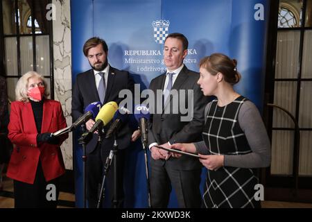 Une conférence de presse a eu lieu à l'hôtel Esplanade après la dixième session de la Commission intergouvernementale croato-russe de coopération économique et scientifique et technique. La session a été co-présidée par le Ministre de l'économie et du développement durable Tomislav Coric et le Ministre russe de l'agriculture Dmitry Patrusev. Photo: Robert Anic/PIXSELL Banque D'Images