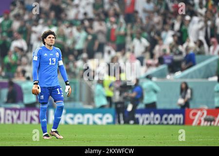 Lusail, Qatar. 30th novembre 2022. Guillermo Ochoa, gardien de but du Mexique, réagit lors du match du Groupe C entre l'Arabie saoudite et le Mexique lors de la coupe du monde de la FIFA 2022 au stade Lusail à Lusail, Qatar, le 30 novembre 2022. Credit: Xin Yuewei/Xinhua/Alay Live News Banque D'Images