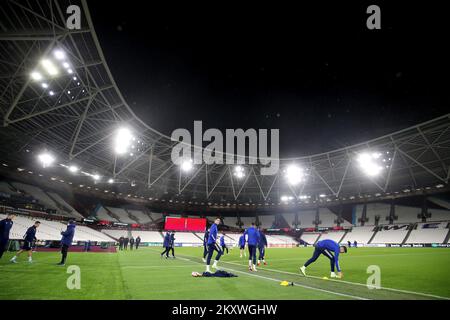 Les joueurs de football de GNK Dinamo lors de l'entraînement avant le 6th tour de demain du Groupe H de la Ligue européenne contre le FC West Ham United, à Londres, en Angleterre, sur 8 décembre 2021. Photo: Igor Kralj/PIXSELL Banque D'Images