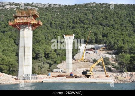 La photo montre une vue des routes d'accès au pont Peljesac. Travaux au-dessus de Brijeste, à Peljesac, Croatie, sur 16 décembre 2021. Photo: Matko Begovic/PIXSELL Banque D'Images