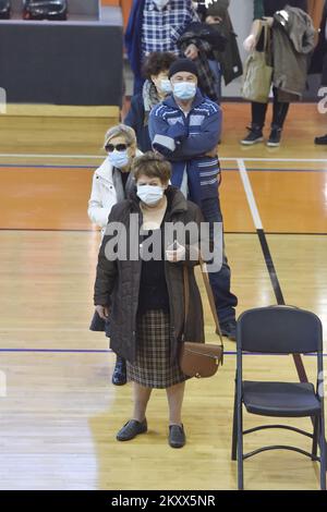 La vaccination contre le coronavirus s'est poursuivie dans la salle de sport Baldekin à Sibenik, en Croatie, sur 15 janvier 2022. La Croatie a enregistré hier 9 157 nouveaux cas de néfection Covid 19. Photo: Hrvoje Jelavic/PIXSELL Banque D'Images