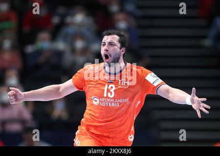 BUDAPEST, HONGRIE - JANVIER 18 : Samir Benghanem, des pays-Bas, célèbre son but lors du match des hommes de l'EHF EURO 2022 entre les pays-Bas et le Portugal à l'arène multifonctionnelle du dôme MVM sur 18 janvier 2022 à Budapest, en Hongrie. Photo: Sanjin Strukic/PIXSELL Banque D'Images