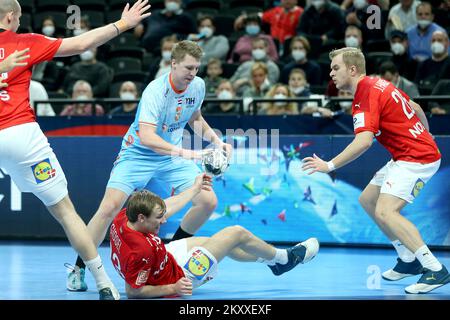 Ivar StavAST, des pays-Bas, contrôle le ballon lors du 2022 match du groupe principal 1 de l'EHF pour hommes entre le Danemark et les pays-Bas au DÔME MVM sur 24 janvier 2022 à Budapest, en Hongrie. Photo: Sanjin Strukic/PIXSELL Banque D'Images