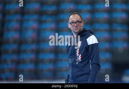 Hrvoje Horvat, entraîneur-chef croate, lors de la session de formation de l'équipe croate dans le cadre du Championnat d'Europe de l'EHF à Multifunctional Arena, Budapest, Hongrie, le 25. Janvier 2022. Photo: Sanjin Strukic/PIXSELL Banque D'Images