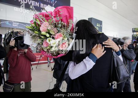 Ivana Marcinko, mère du joueur de tennis Petra Marcinko, est visible à l'aéroport de Zagreb, en Croatie, sur 30 janvier 2022. Le jeune joueur de tennis Petra Marcinko, qui a remporté le titre junior lors du premier tournoi du Grand Chelem de cette saison, est revenu à l'Open d'Australie. Elle a été accueillie à l'aéroport par sa famille et ses amis. Photo: Davor Puklavec/PIXSELL Banque D'Images