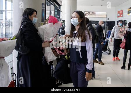 Ivana Marcinko, mère du joueur de tennis Petra Marcinko, est visible à l'aéroport de Zagreb, en Croatie, sur 30 janvier 2022. Le jeune joueur de tennis Petra Marcinko, qui a remporté le titre junior lors du premier tournoi du Grand Chelem de cette saison, est revenu à l'Open d'Australie. Elle a été accueillie à l'aéroport par sa famille et ses amis. Photo: Davor Puklavec/PIXSELL Banque D'Images