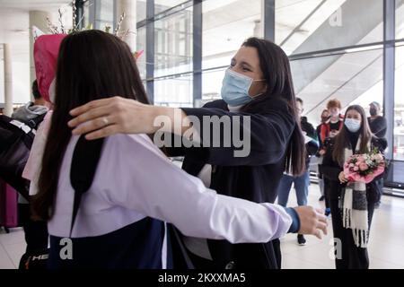 Ivana Marcinko, mère du joueur de tennis Petra Marcinko, est visible à l'aéroport de Zagreb, en Croatie, sur 30 janvier 2022. Le jeune joueur de tennis Petra Marcinko, qui a remporté le titre junior lors du premier tournoi du Grand Chelem de cette saison, est revenu à l'Open d'Australie. Elle a été accueillie à l'aéroport par sa famille et ses amis. Photo: Davor Puklavec/PIXSELL Banque D'Images