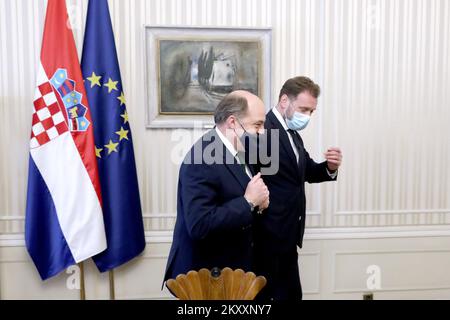 Le ministre croate de la défense, Mario Banozic, a accompagné le ministre de la défense du Royaume-Uni de Grande-Bretagne et d'Irlande du Nord, Ben Wallace, lors de l'inscription au livre d'impressions du Banski dvori à Zagreb, en Croatie, sur le 01 février 2022. Photo: Patrik Macek/PIXSELL Banque D'Images