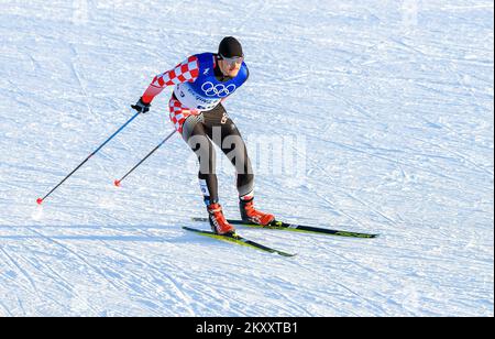 Marko Skender de l'équipe Croatie participe à la qualification de sprint libre pour hommes au jour 4 des Jeux Olympiques d'hiver de 2022 à Beijing au Centre national de ski de fond de 08 février 2022 à Zhangjiakou, en Chine. Photo: Jaki Franja/PIXSELL Banque D'Images