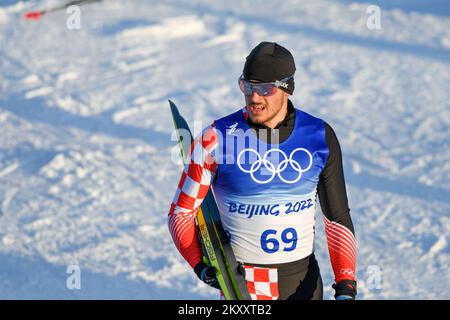 Marko Skender de l'équipe Croatie pendant la qualification libre de sprint de ski de fond masculin le jour 4 des Jeux Olympiques d'hiver de 2022 à Beijing au Centre national de ski de fond sur 08 février 2022 à Zhangjiakou, Chine. Photo: Jaki Franja/PIXSELL Banque D'Images