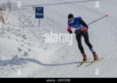 Marko Skender lors de la compétition de ski de fond aux Jeux olympiques d'hiver de Pékin, en Chine, sur 19 février 2022. Le russe Alexander Bolsunov (25) a remporté le titre de vainqueur olympique au marathon de ski de fond aux Jeux Olympiques d'hiver de Beijing, tandis que le représentant croate Marko Skender a pris place en 57th. Photo: Jaki Franja/PIXSELL Banque D'Images