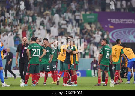 Lusail, Qatar. 30th novembre 2022. Les joueurs du Mexique réagissent après le match du Groupe C entre l'Arabie saoudite et le Mexique lors de la coupe du monde de la FIFA 2022 au stade Lusail à Lusail, Qatar, le 30 novembre 2022. Crédit: Wang Dongzhen/Xinhua/Alay Live News Banque D'Images