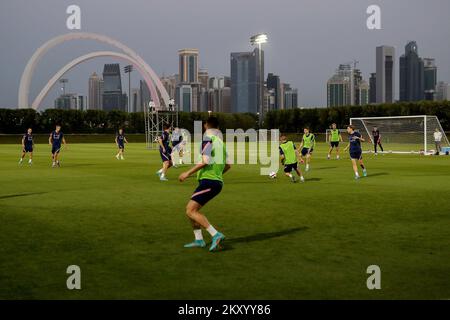 Joueurs de football croates pendant l'entraînement à Doha, Qatar sur 25 mars 2022. Dans le cadre des préparatifs de la prochaine coupe du monde, l'équipe nationale croate de football se déroulera au tournoi de Doha. Photo: Igor Kralj/PIXSELL Banque D'Images