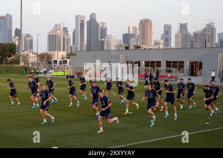 Joueurs de football croates pendant l'entraînement à Doha, Qatar sur 25 mars 2022. Dans le cadre des préparatifs de la prochaine coupe du monde, l'équipe nationale croate de football se déroulera au tournoi de Doha. Photo: Igor Kralj/PIXSELL Banque D'Images