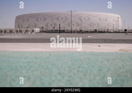 La photo montre le stade Al Thumama à Doha, au Qatar, sur 29 mars 2022. Le stade Al Thumama est le premier stade conçu par l'architecte qatari Ibrahim Mohammed Jaidah, s'inspirant de gahfiya, coiffures traditionnelles au Qatar et dans tout le Moyen-Orient et en Afrique. Le revêtement blanc du stade imite la conception complexe de la gahfiya, le harnais porté par les garçons avant qu'ils deviennent adultes, à ce point les ghutras sont ajoutés au sommet de la gahfiya. Photo: Igor Kralj/PIXSELL Banque D'Images